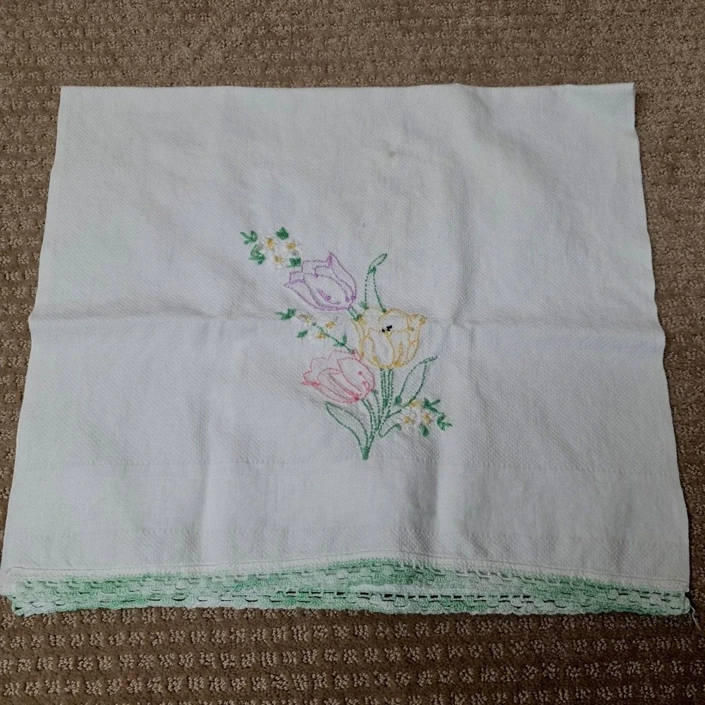 Vintage Cannon Tea Towel Dish White Embroidered Floral Crochet‎ Trim, GUC